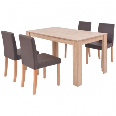 Conjunto de mesa de madeira clara com quatro cadeiras estofadas castanho escuro