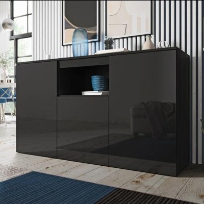 Móvel aparador preto brilhante com três portas e vaso azul num ambiente interior moderno