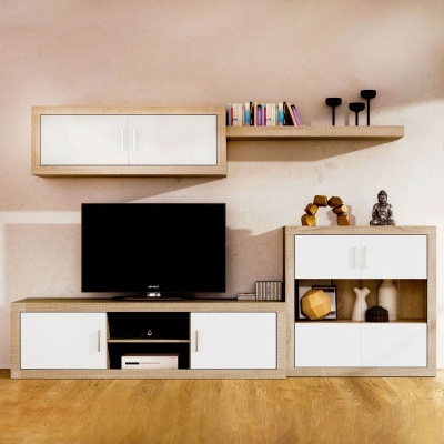 Conjunto de móveis de sala modernos em madeira clara com portas brancas e decoração