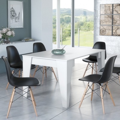 Mesa branca quadrada com seis cadeiras pretas em sala moderna com piso cinza e quadros na parede