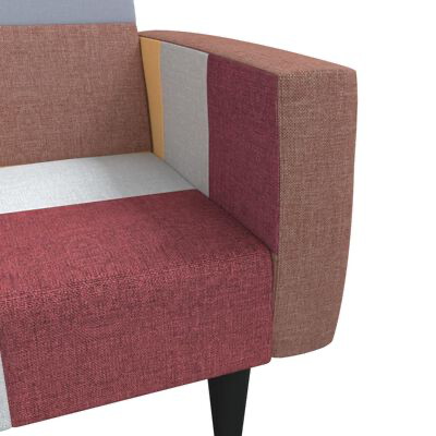 Sofá com estofado colorido em tecido e pernas pretas