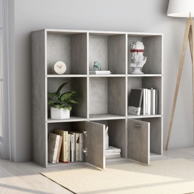Estante modular cinzenta com objetos decorativos e livros