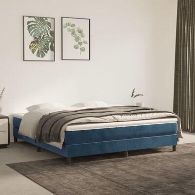 Cama azul em quarto minimalista com decoração com folhas e cortina cinza