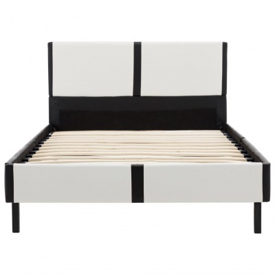 Cama de casal com estrutura branca e detalhes pretos, ripas de madeira visíveis.