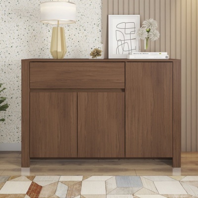 Cómoda em madeira com candeeiro, flores e quadro numa sala decorada