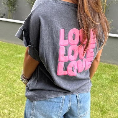 T-Shirt Love Love Love | Várias Cores