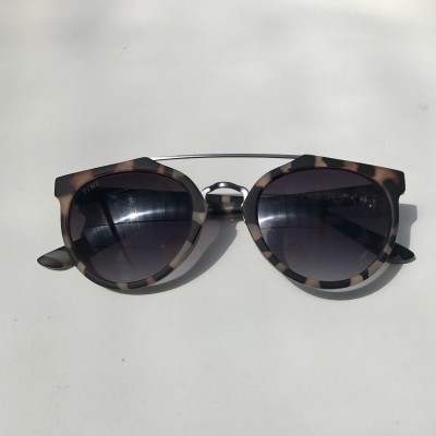 PLUTON WHITE TORTOISE WITH BLACK GRADIENT LENSES