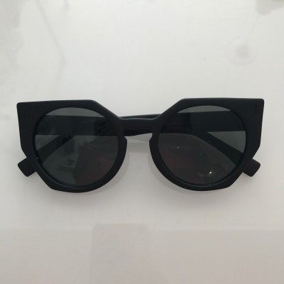 Venus Black with Classical Black Lenses (Goicoechea)