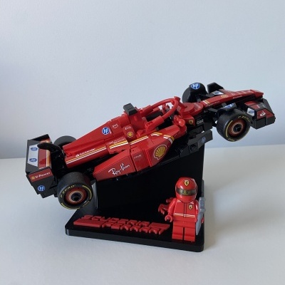 Suporte para LEGO Speed Champions - Carro de Corrida Ferrari SF-24 F1