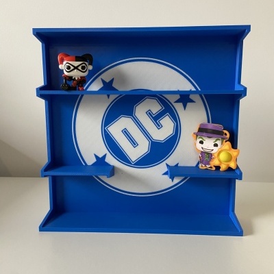 Estante exclusiva para figuras DC - Kinder Joy - Azul e Branco