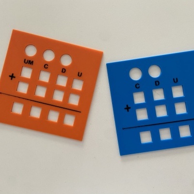 Quadros de treino de adição matemática