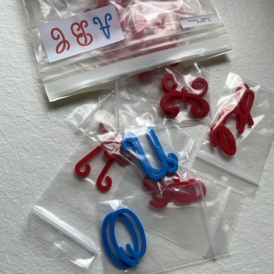 Alfabeto móvel # Letras cursivas maiúsculas # 2 unidades de cada letra