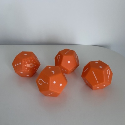 Dado com sinais de pontuação