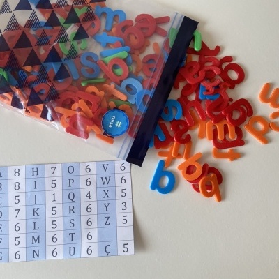 Alfabeto móvel # Letras de imprensa # minúsculas # cores variadas