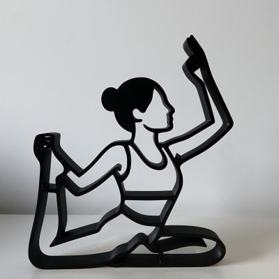 Peça decorativa - Mulher a fazer Yoga