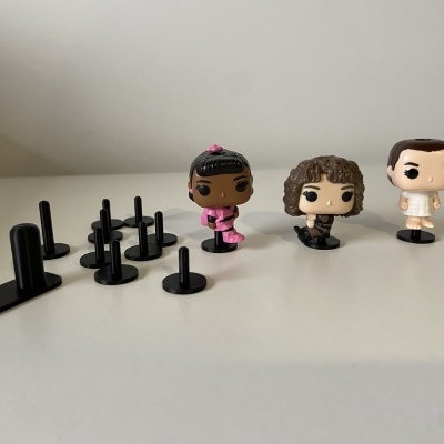 Suportes para figuras Stranger Things - Kinder Joy ## Correio normal ##