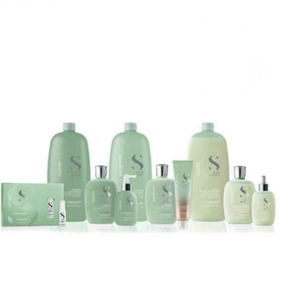 Conjunto de produtos de cuidados pessoais Aveda em embalagens verdes claras