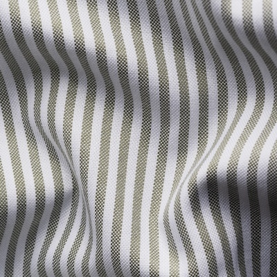 Tecido branco e verde com riscas verticais e textura de trama