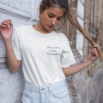 T-shirt Atitude - "chorar sobre leite derramado"