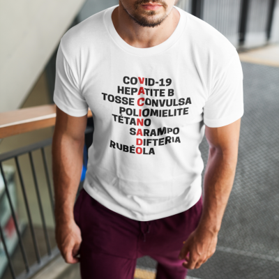 T-shirt PEARLS Branca - "VACINADO"