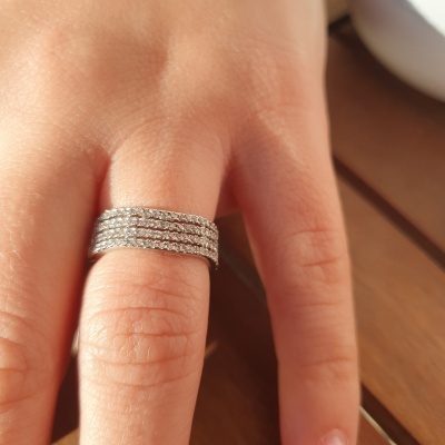 Anel "Prateado com Brilhantes"