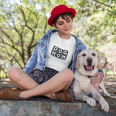 T-shirt - "Dog Mom"