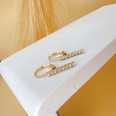 Brincos com zircônias e fecho francês