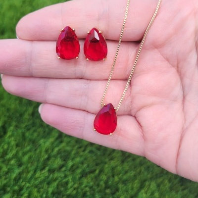Conjunto com pedra rubelita