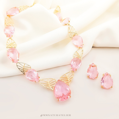 Elegância Eterna Pedra Rosa Cristal