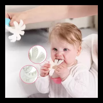 Bebé a morder brinquedo de dentição branco com alça azul