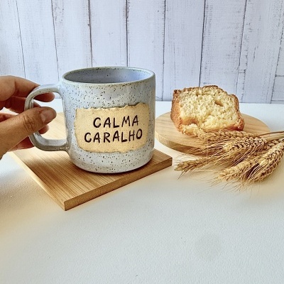 Caneca Calma Caralho (Brevemente)