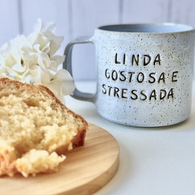 Caneca Linda, Gostosa e Stressada Azul Claro