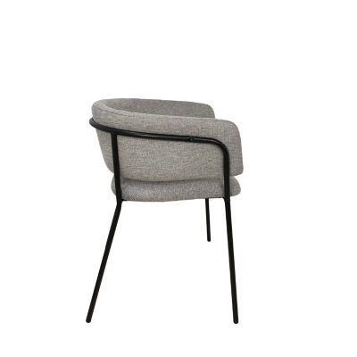 Cadeira moderna cinzenta com estrutura metálica preta