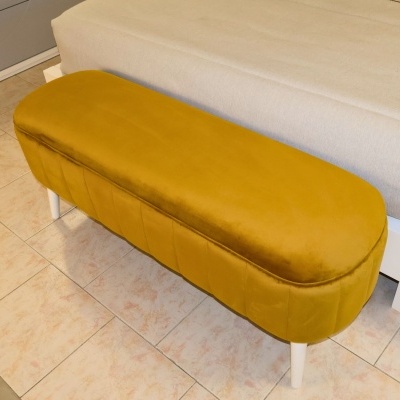 Banco amarelo mostarda estofado com pernas brancas