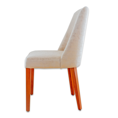 Cadeira com pernas de madeira castanha e estofado bege visto de perfil