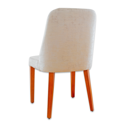 Cadeira estofada bege com pernas de madeira castanha