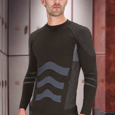 T-shirt térmica elástica  M/Comprida 75% poliester 17 Poliamida 8% elastano 320 Grs.