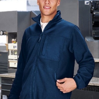 Casaco polar de 310 Grs. reforçado com três bolsos 100% poliester