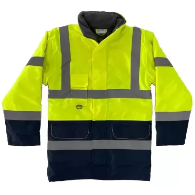 PARKA IMPERMEÁVEL Gola polar e forro em tecido com acolchoamento;