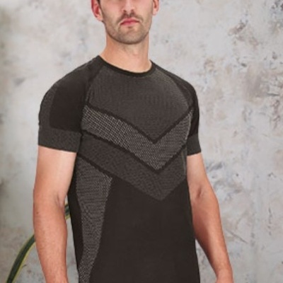 T-shirt técnica 23% poliester 77% poliamida 180 Grs.