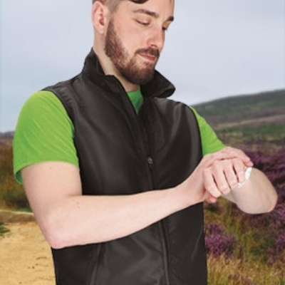 Colete desportivo leve. 90 Gs. 100% Poliester