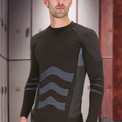 T-shirt térmica elástica  M/Comprida criança 75% poliester 17 Poliamida 8% elastano 320 Grs.