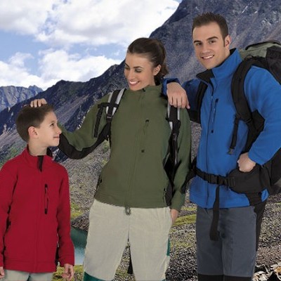 Casaco Softshell 90% Poliamida, 10% PU. Tecnologia Softshell 350 grs/m2