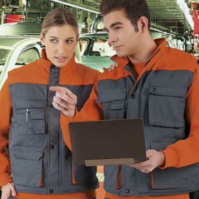 Colete Exterior: 65% Poliéster, 35% Algodão Sarja 200 grs/m2. Acolchoado 100% Poliéster 220 grs/m2.