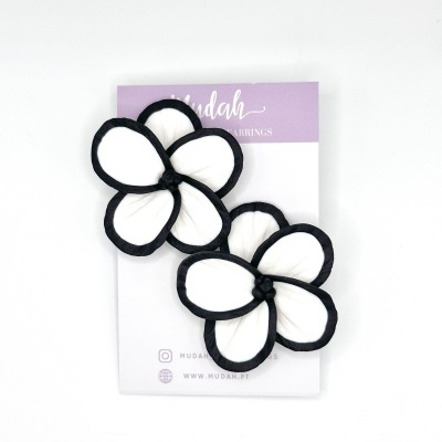 Flor grande - branco e preto