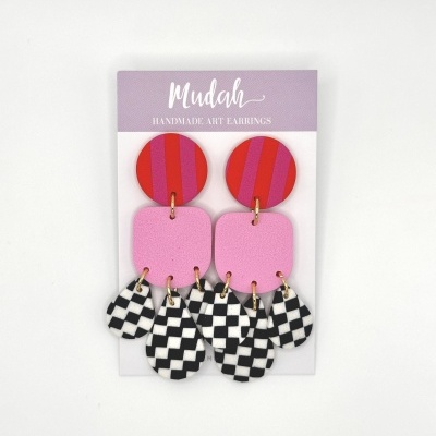 Isabel - padrão riscas vermelho e rosa e padrão quadrados preto e branco