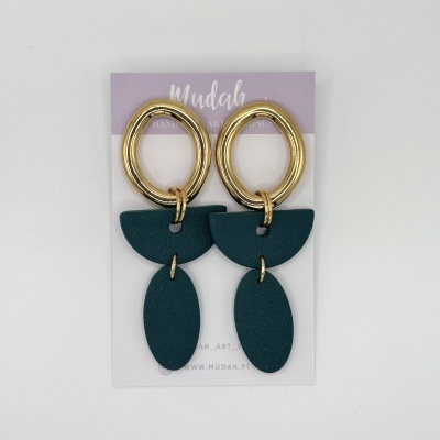 Brincos pendentes dourados e verdes escuros