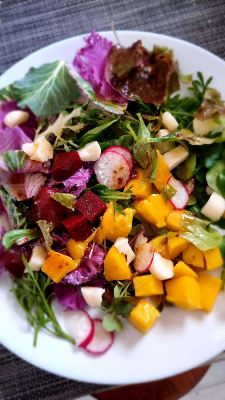 Salada de rebentos com Manga Salada de rebentos com Manga