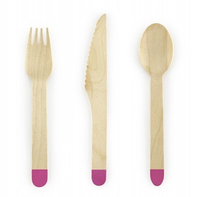 Conjunto de talheres de madeira com pontas rosa-púrpura