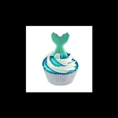 Cupcake com creme azul e branco e cauda de sereia verde